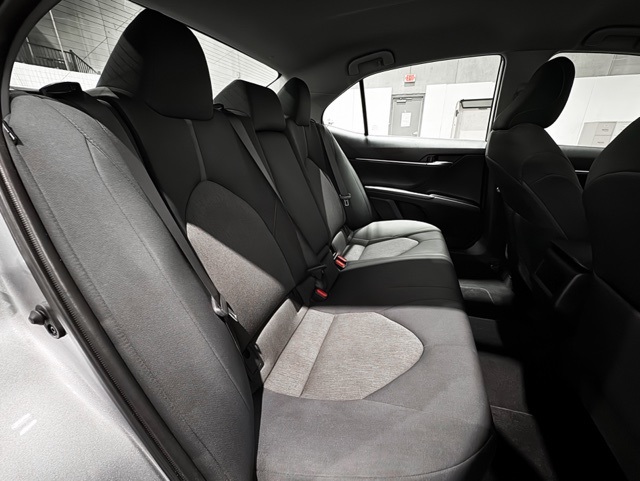 Vehicle image 22 of 25