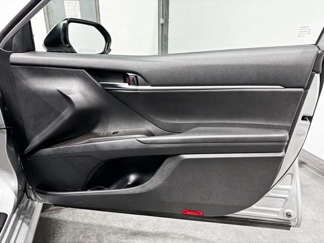 Vehicle image 23 of 25