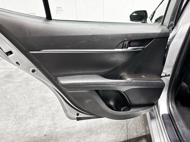 Vehicle image 19 of 25
