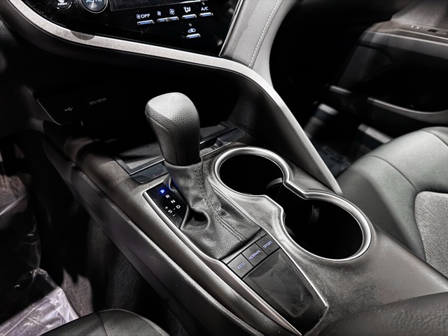 Vehicle image 17 of 25