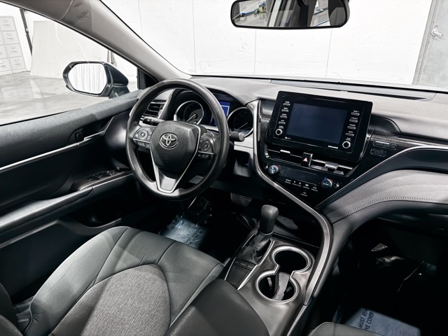 Vehicle image 18 of 25