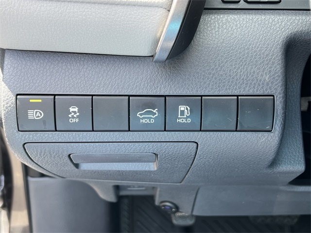 Vehicle image 12 of 28