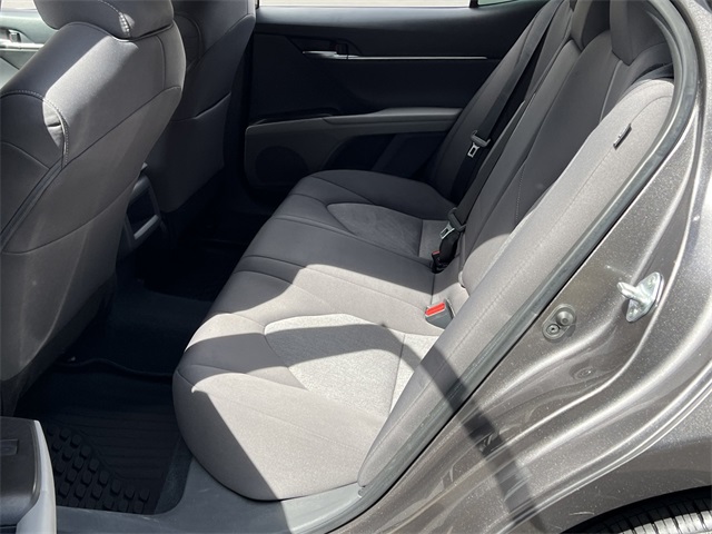Vehicle image 21 of 28