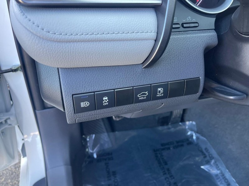 Vehicle image 22 of 32