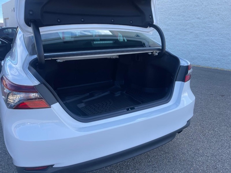 Vehicle image 16 of 32