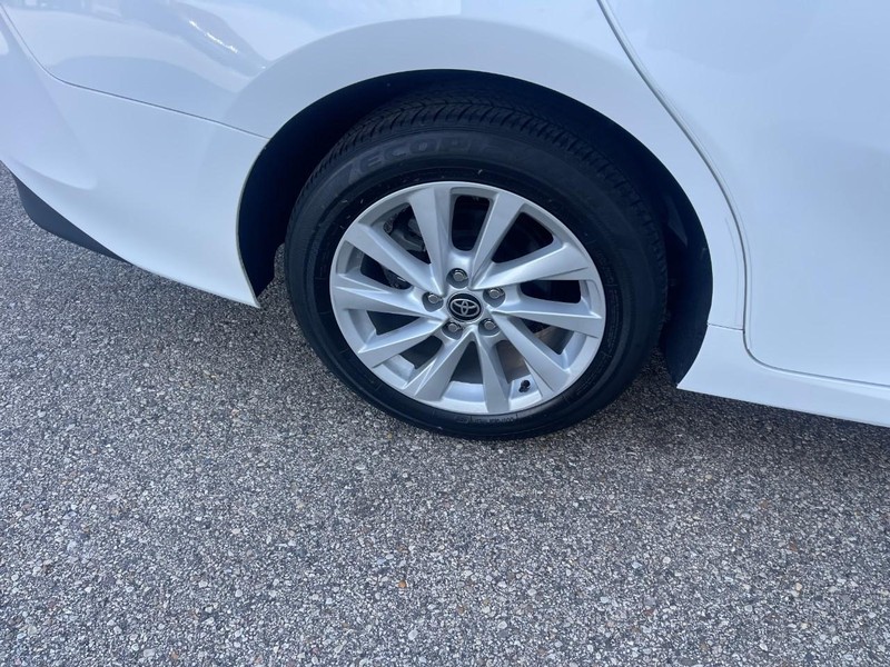 Vehicle image 9 of 32