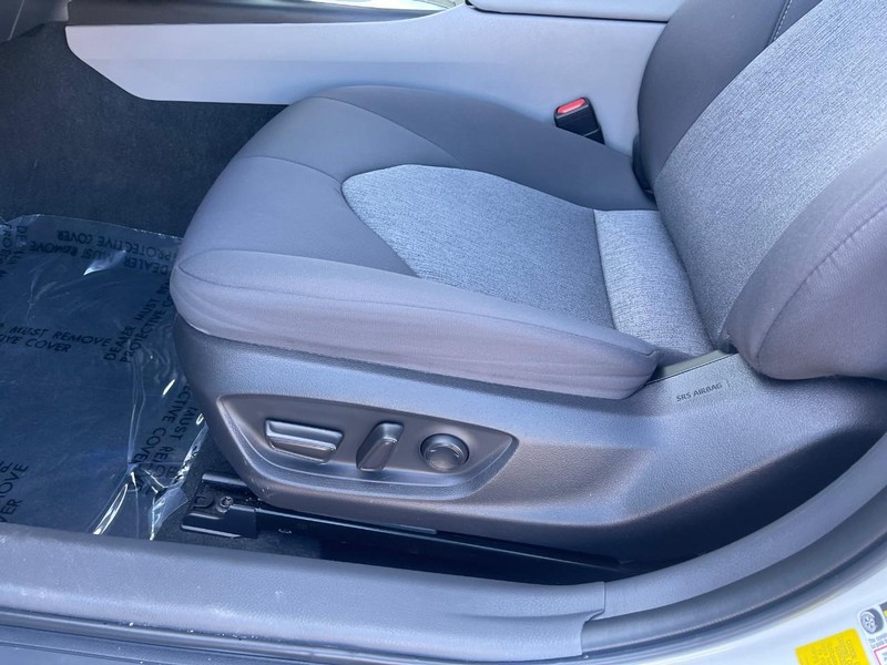 Vehicle image 20 of 32