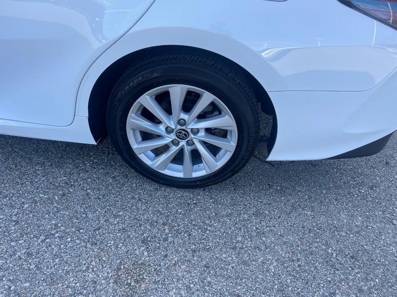 Vehicle image 6 of 32