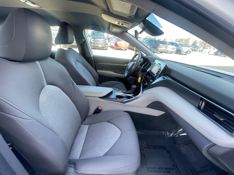 Vehicle image 11 of 32