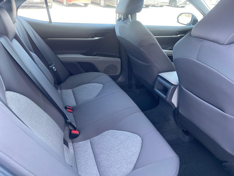 Vehicle image 13 of 32