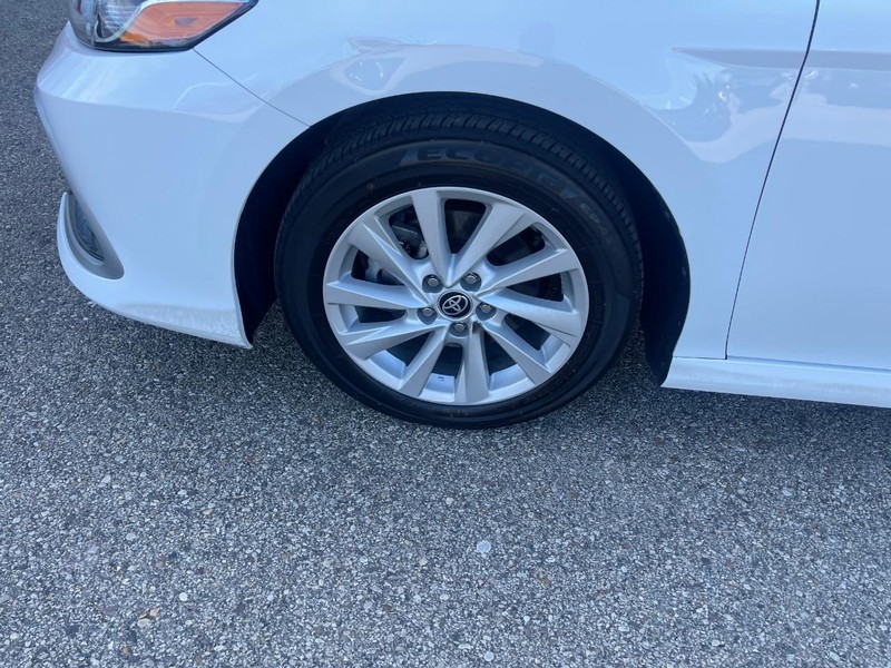 Vehicle image 7 of 32