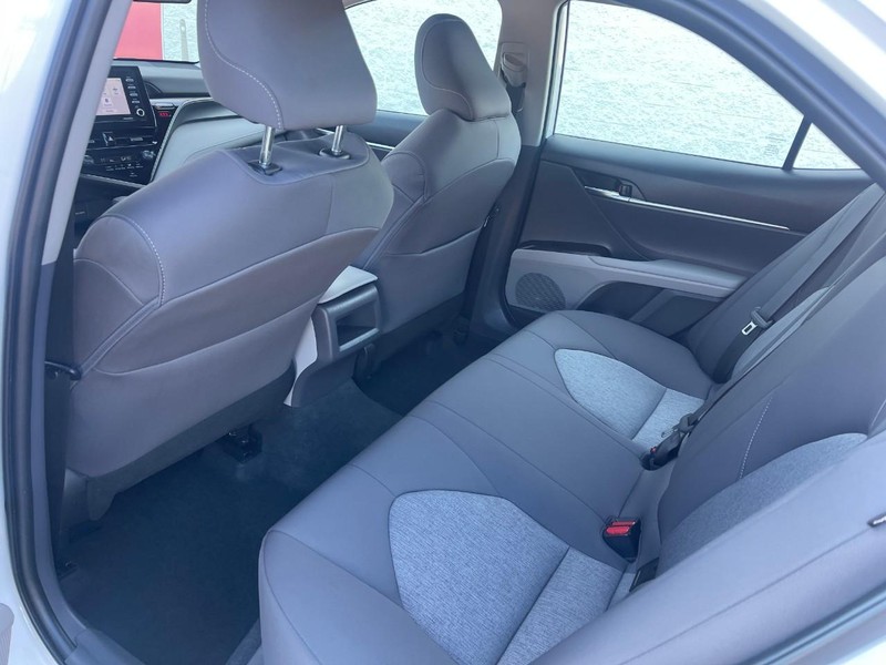 Vehicle image 17 of 32