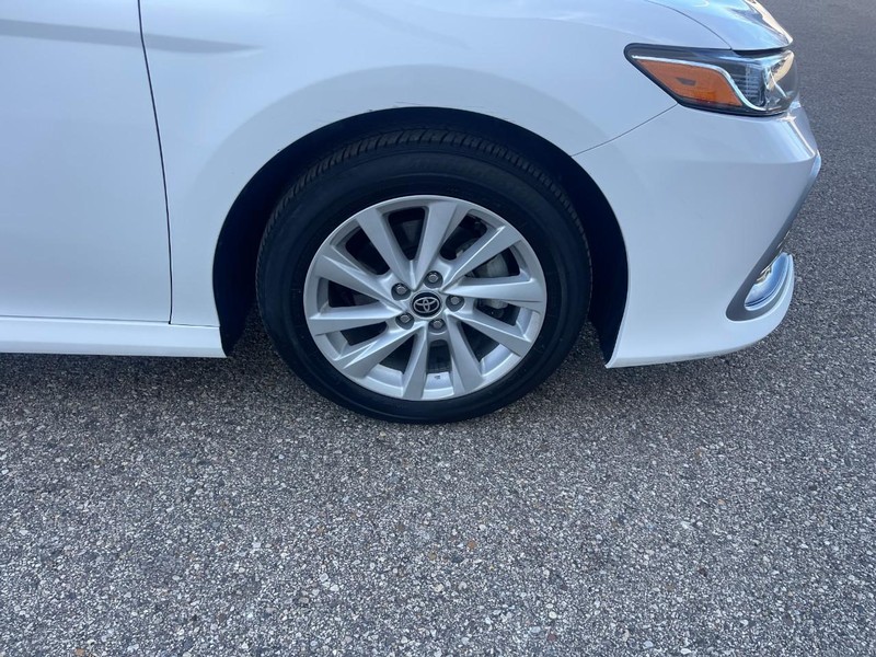 Vehicle image 8 of 32