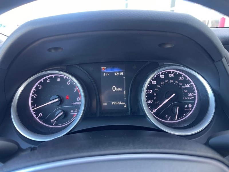 Vehicle image 27 of 32