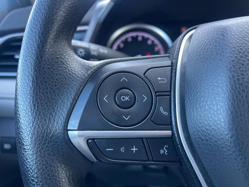 Vehicle image 28 of 32