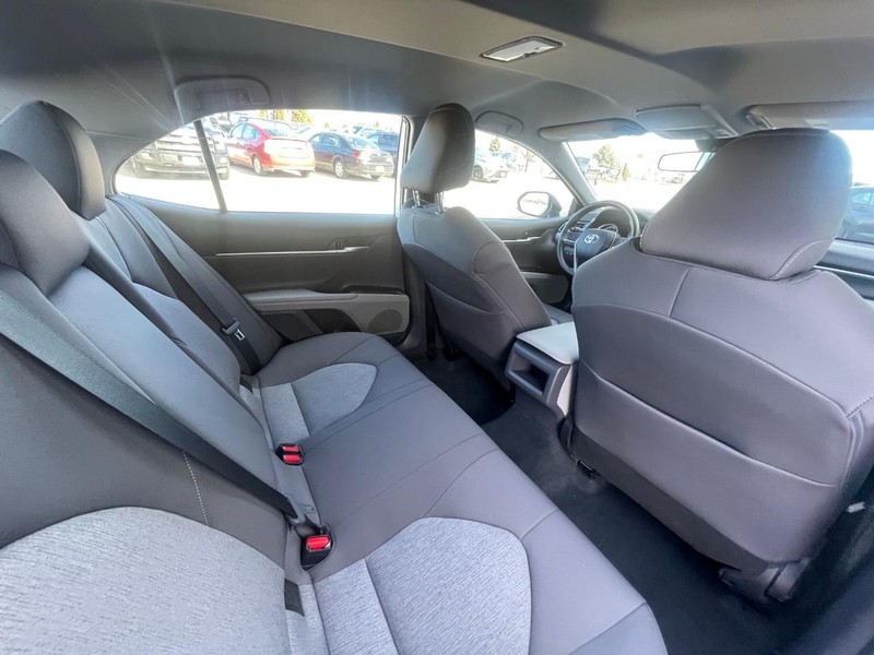 Vehicle image 14 of 32