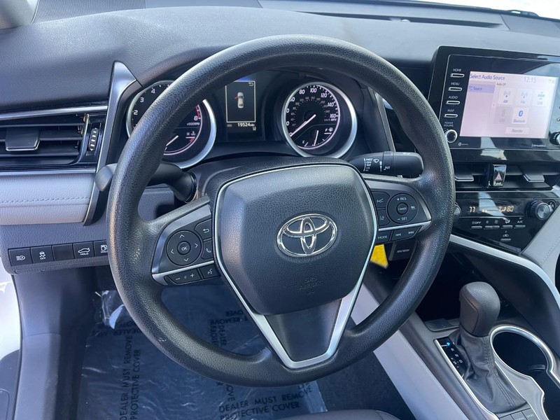 Vehicle image 23 of 32