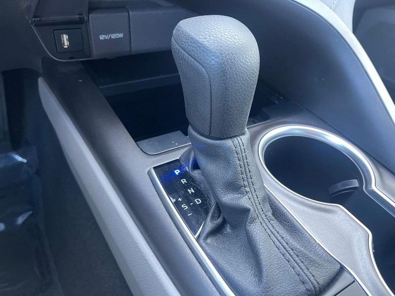 Vehicle image 24 of 32