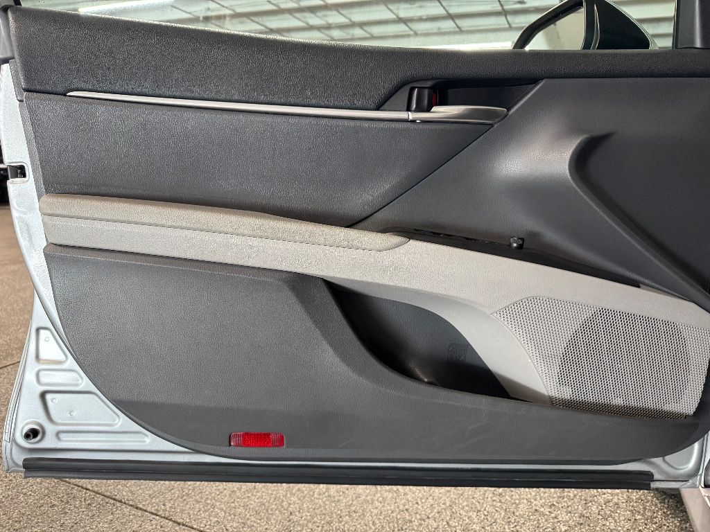 Vehicle image 15 of 29