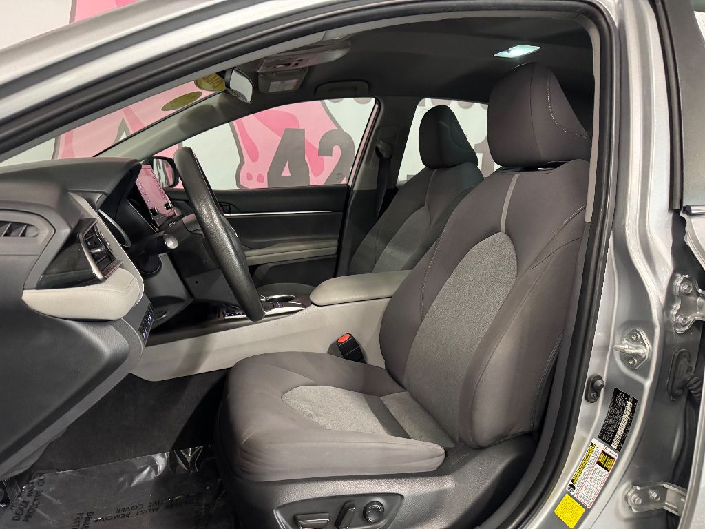 Vehicle image 17 of 29