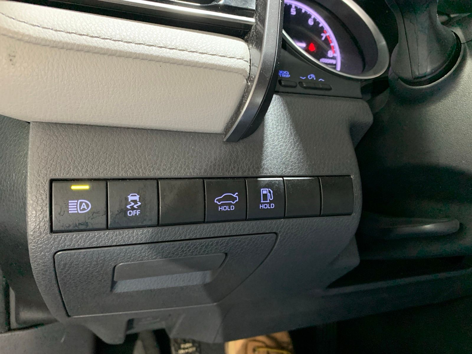 Vehicle image 19 of 27