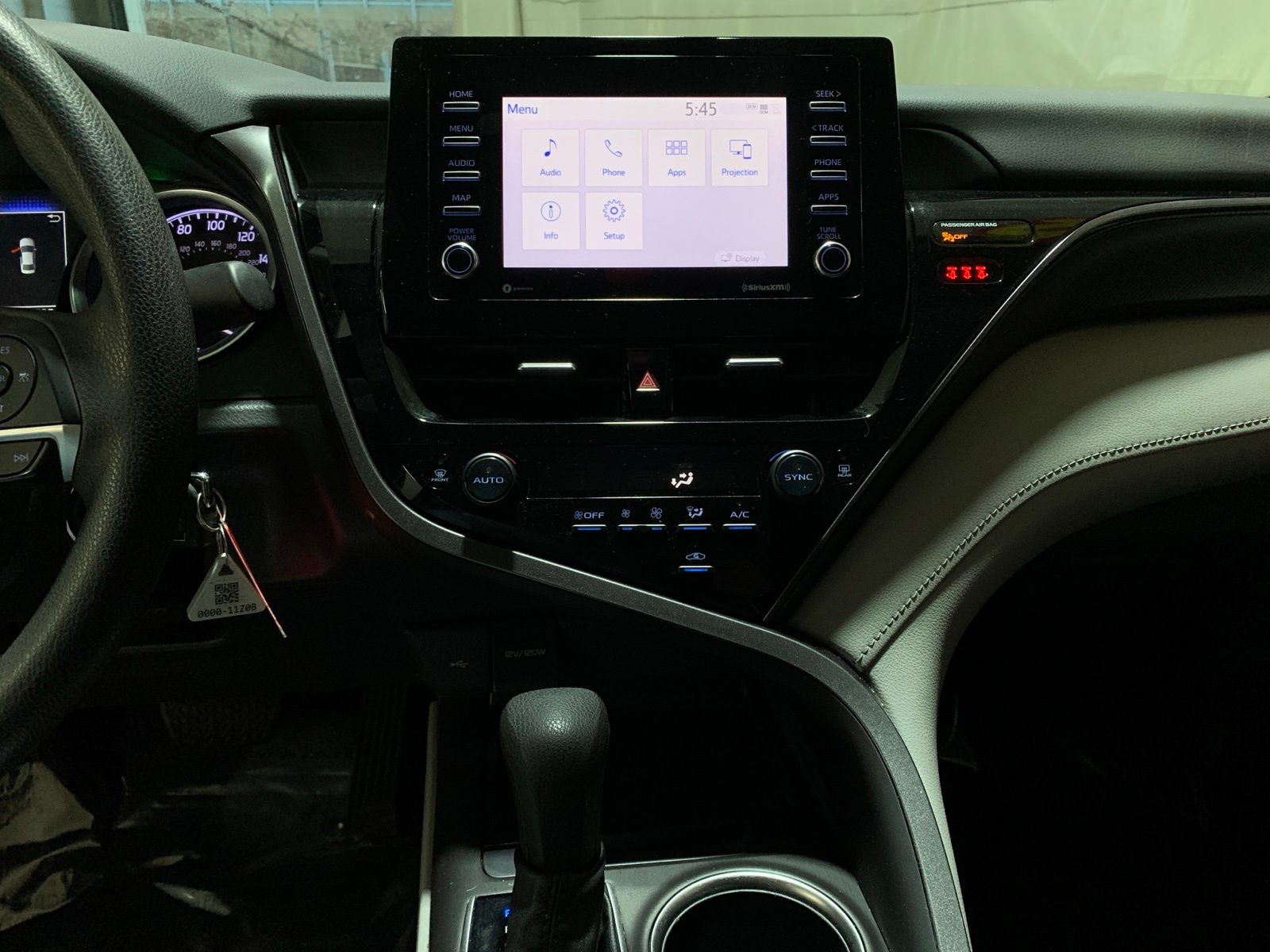 Vehicle image 21 of 27