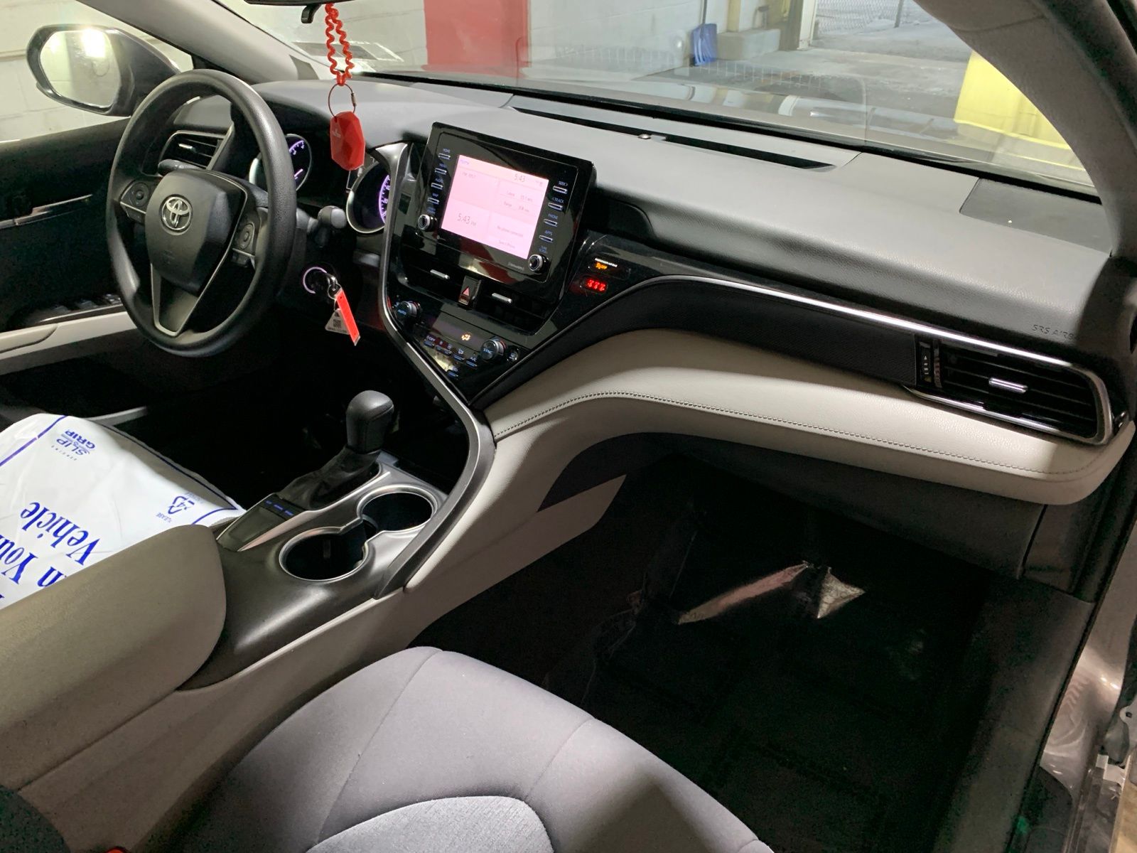 Vehicle image 14 of 27
