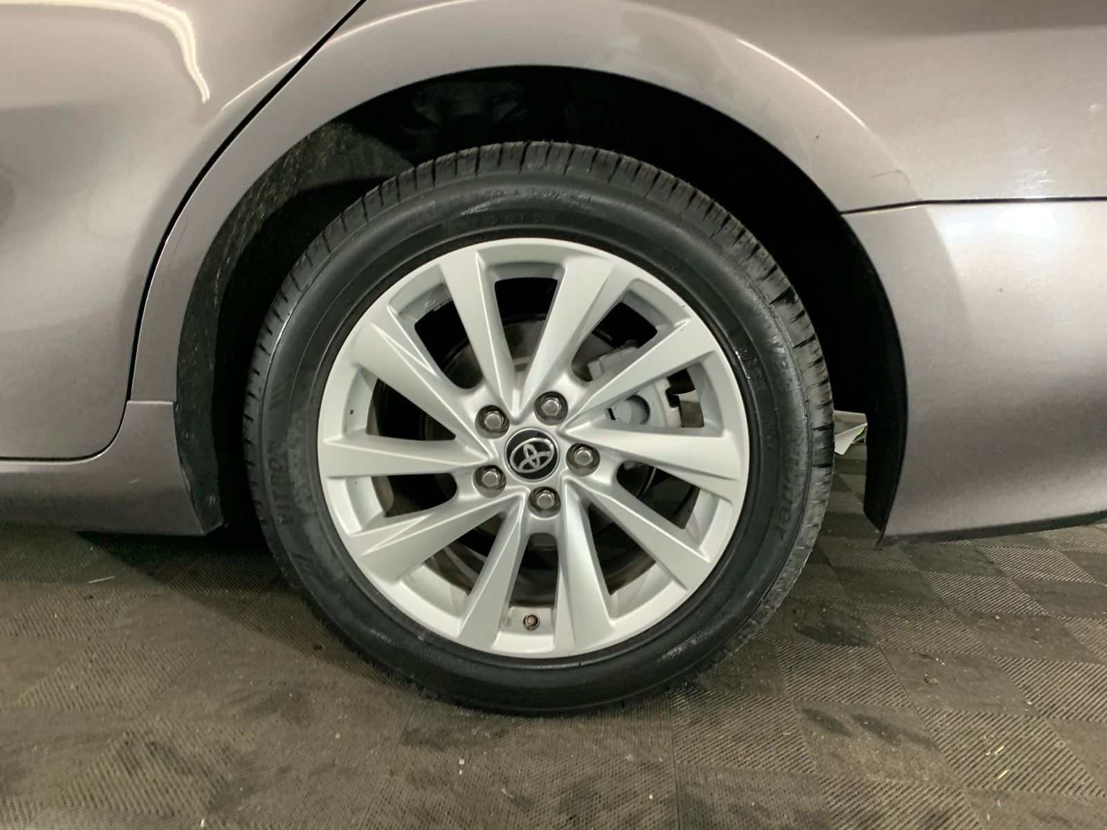Vehicle image 8 of 27
