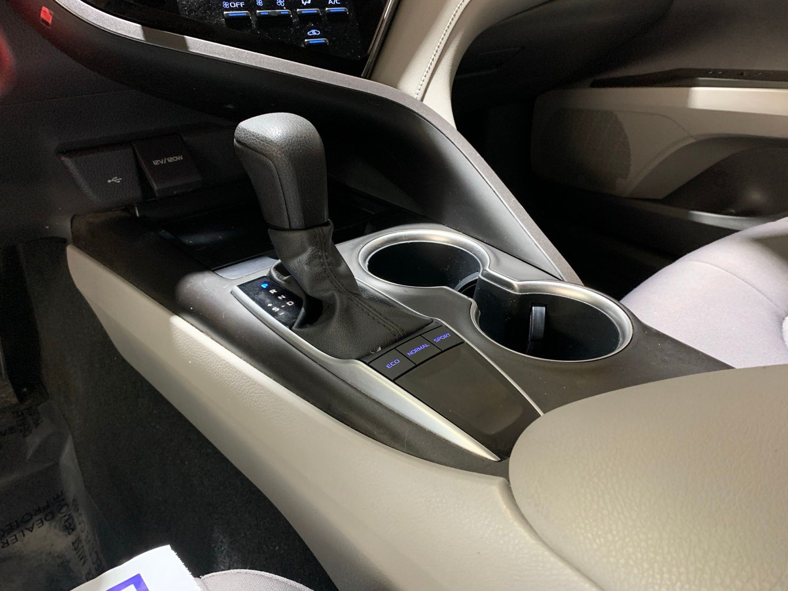 Vehicle image 23 of 27