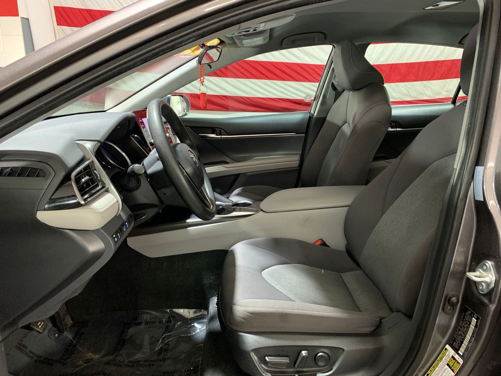 Vehicle image 10 of 27