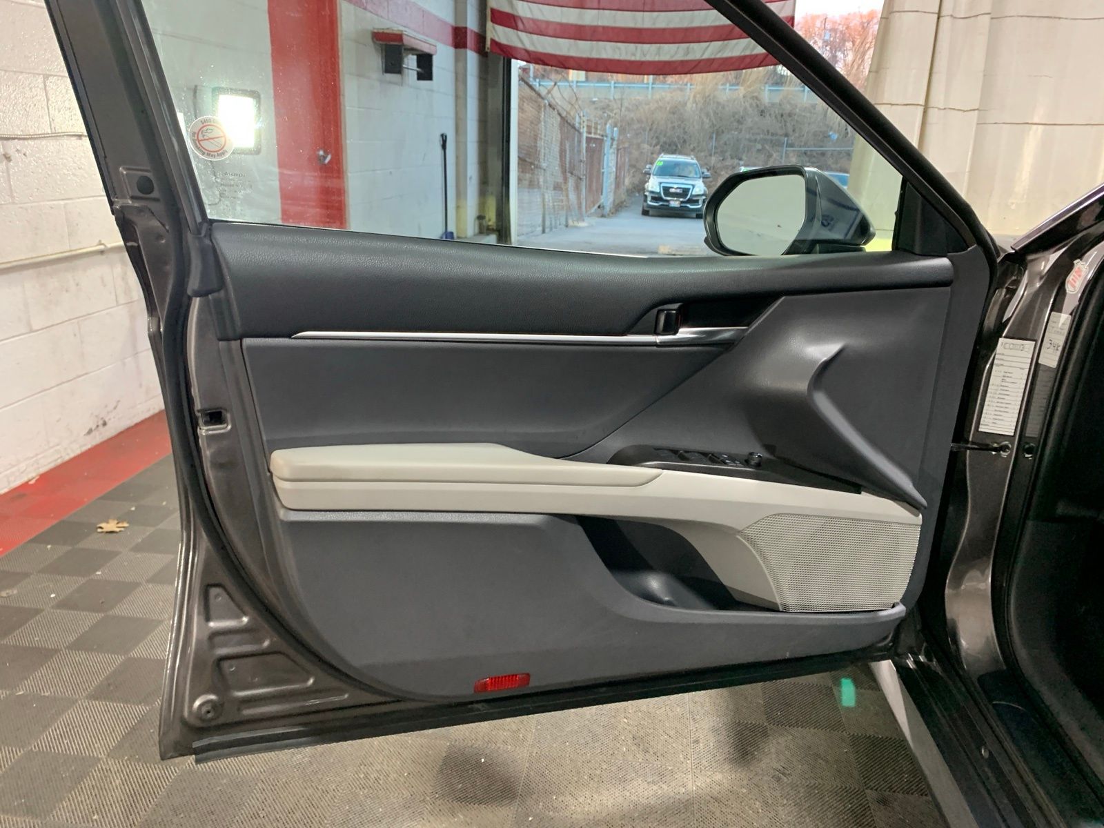 Vehicle image 9 of 27