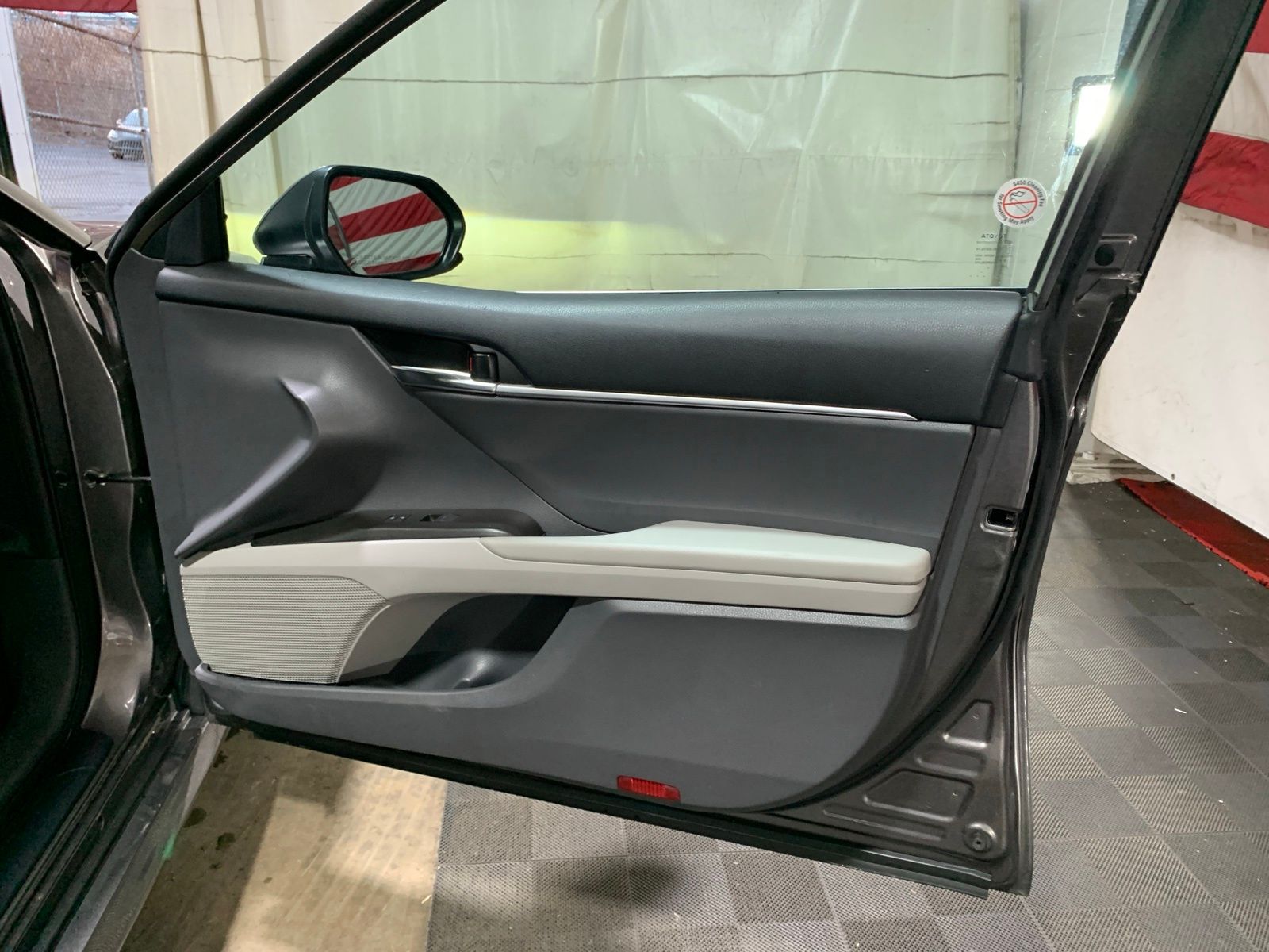 Vehicle image 13 of 27