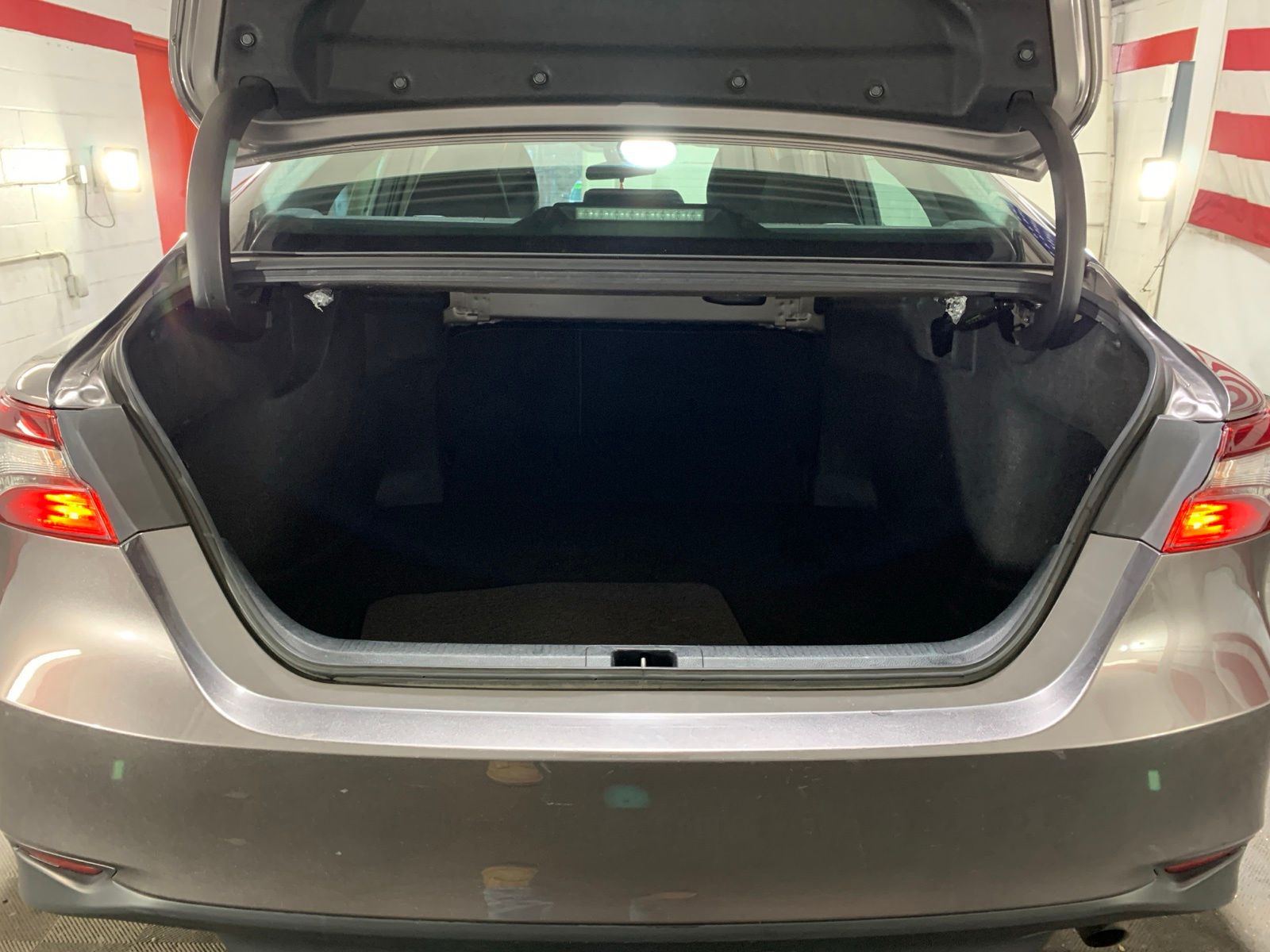 Vehicle image 16 of 27