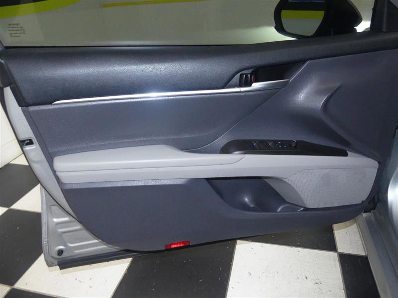 Vehicle image 18 of 29