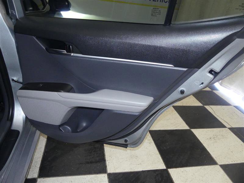 Vehicle image 21 of 29