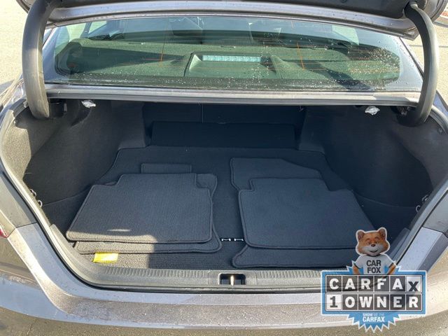 Vehicle image 8 of 21