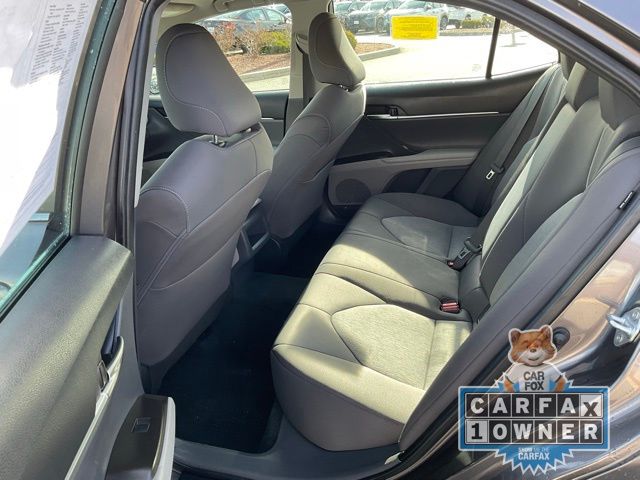 Vehicle image 13 of 21