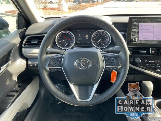 Vehicle image 15 of 21