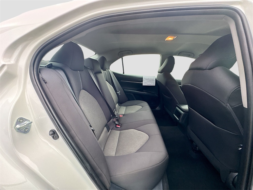 Vehicle image 17 of 18