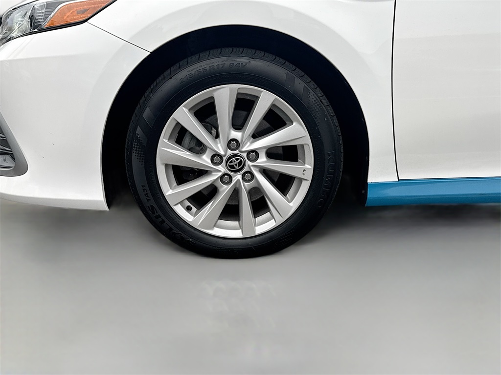 Vehicle image 14 of 18