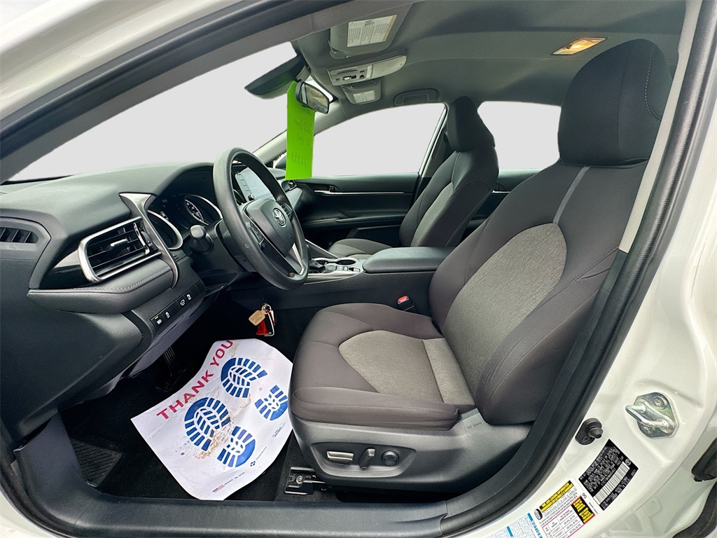 Vehicle image 13 of 18