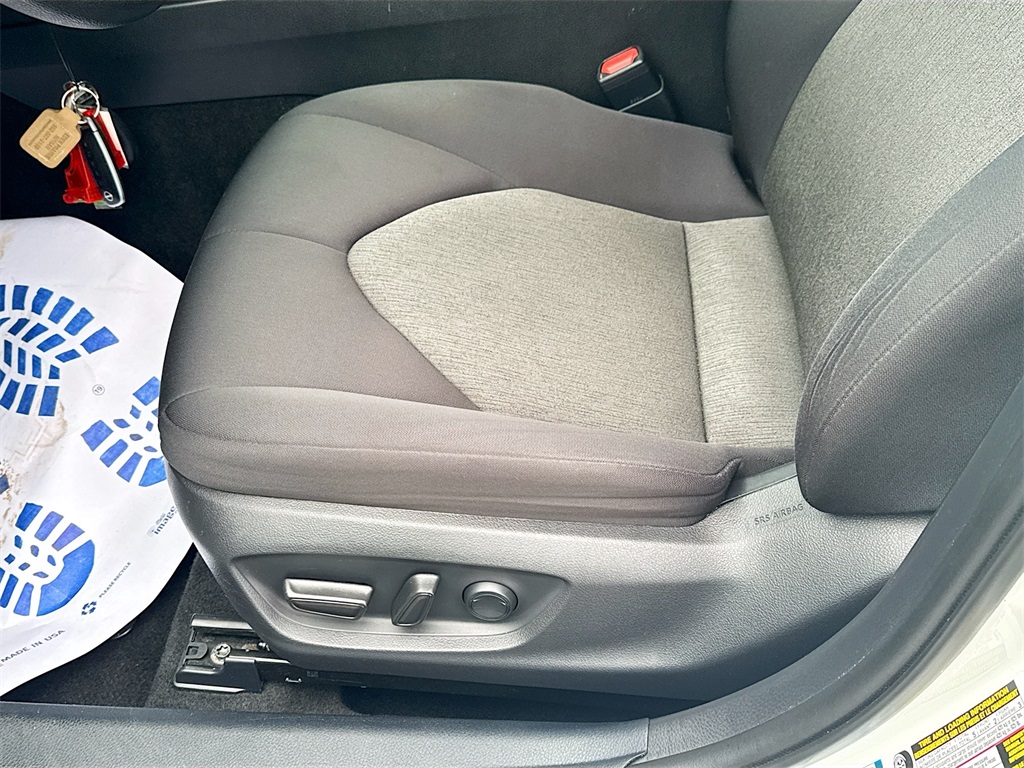 Vehicle image 12 of 18