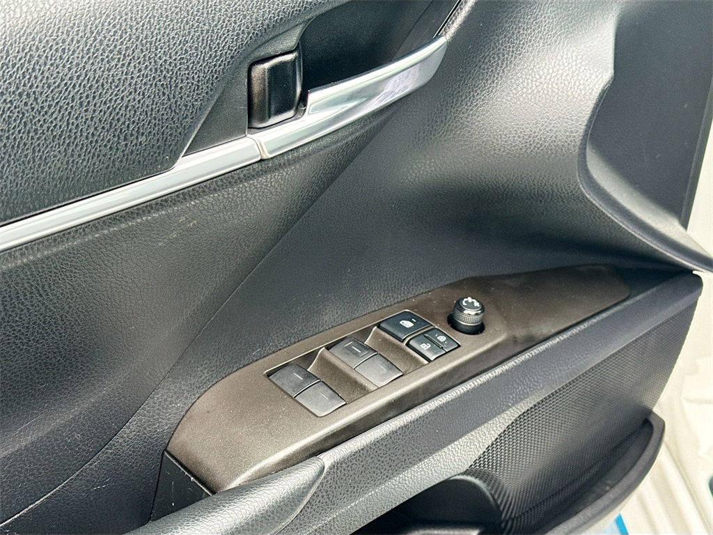 Vehicle image 11 of 18