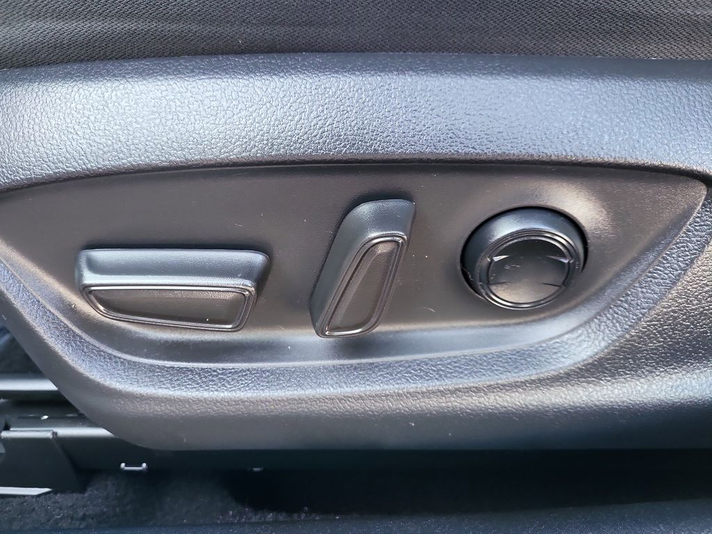 Vehicle image 11 of 30