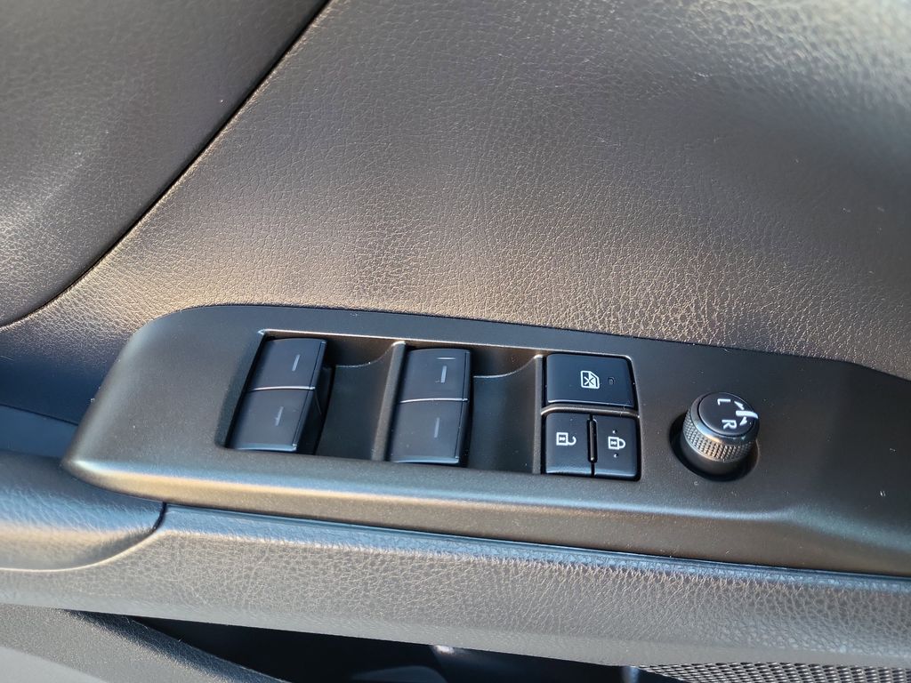 Vehicle image 7 of 30