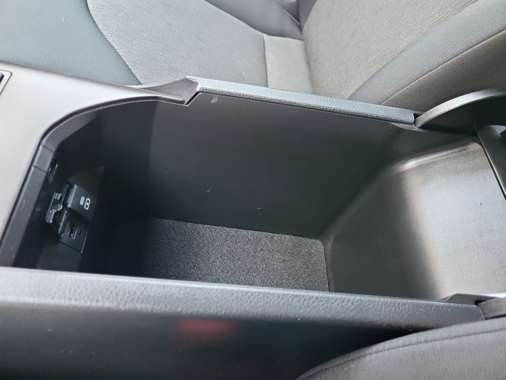 Vehicle image 28 of 30