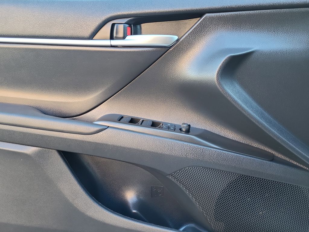 Vehicle image 6 of 30