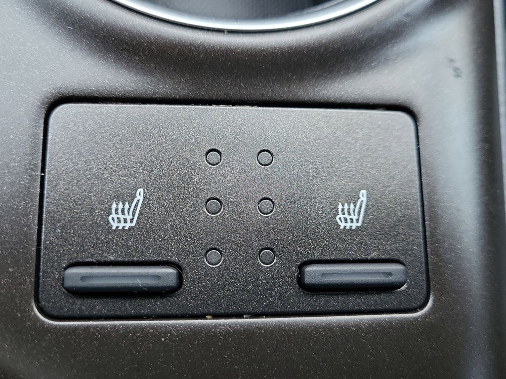 Vehicle image 26 of 30