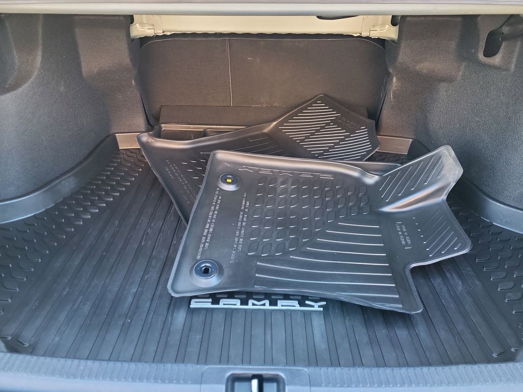 Vehicle image 14 of 30