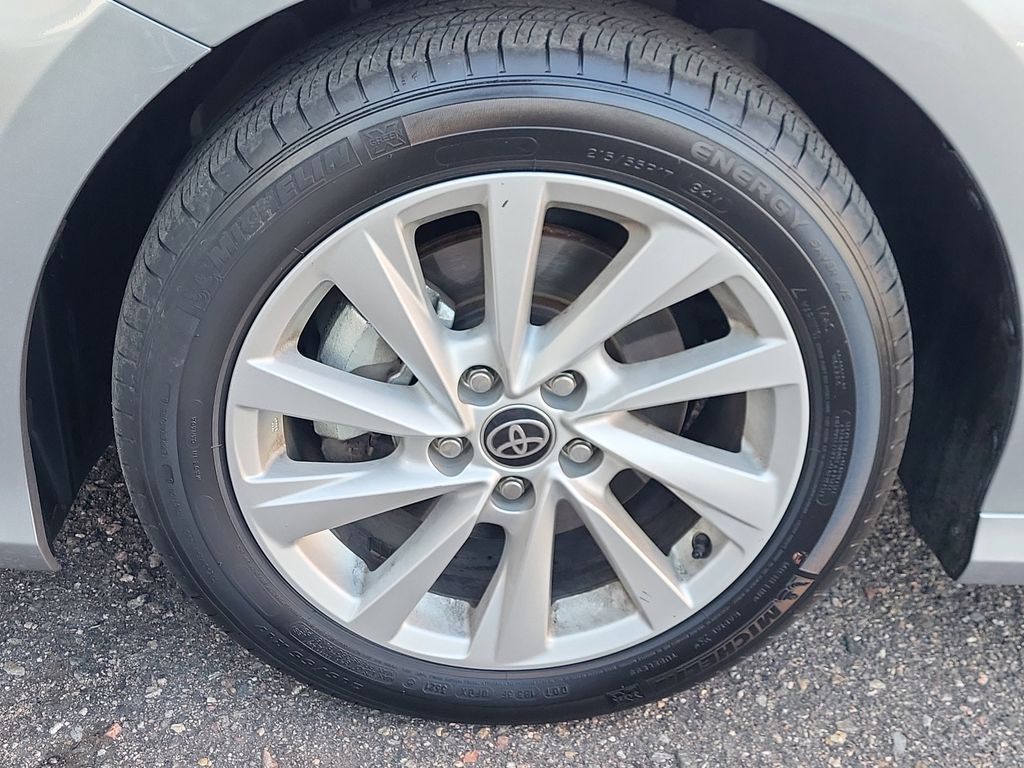 Vehicle image 17 of 30